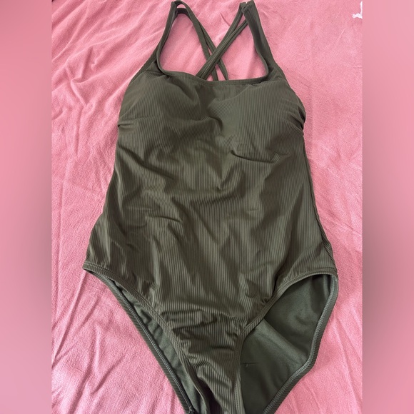 Hurley Other - Hurley One Piece Swimsuit Amazon Jungle Green Size M UPF 50+